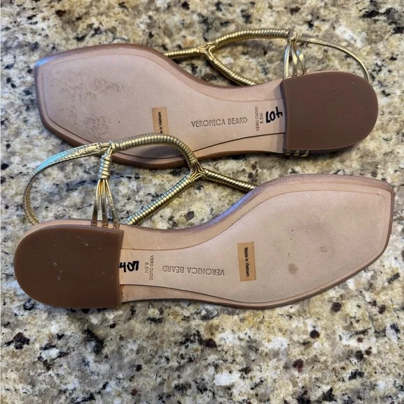 Veronica Beard Amelia Thongs Women's gold metallic t-strap sandals size 6.5